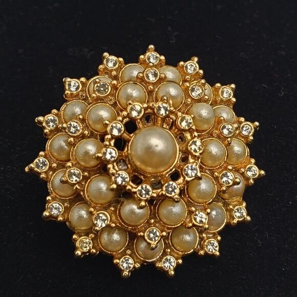 Cluster Faux Pearl Brooch Pave Rhinestone Gold Tone Pin Round Dome Shape Vintage - Picture 1 of 9